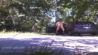 Garoto se masturba vigorosamente ao ar livre Garoto se masturba vigorosamente ao ar livre