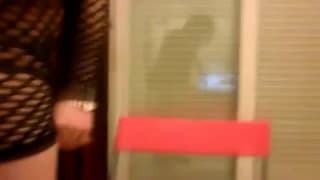 Trans em lingerie sexy vai te provocar