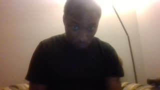 Homem negro mostrando seu pênis negro na webcam Homem negro mostrando seu pênis negro na webcam