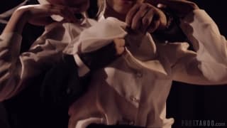 Derrick Pierce e Jill Kassidy em uma encenação picante