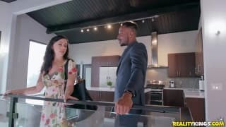 Essa morena vai adorar a recepção em sua nova casa! Essa morena vai adorar a recepção em sua nova casa!