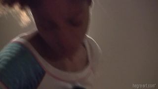 Erica fazendo uma bela massagem erótica e relaxante