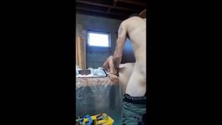 Apanhado no trabalho a foder uma puta Apanhado no trabalho a foder uma puta