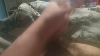 Jovem amador se masturba quando acorda Jovem amador se masturba quando acorda