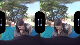 Sexo ao ar livre e em realidade virtual com uma jovem chupando um pau Sexo ao ar livre e em realidade virtual com uma jovem chupando um pau