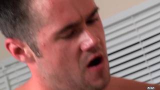 Mike De Marko coloca Bryce Evans na linha de quatro.