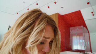 Gabbie Carter cavalga o pênis de Manuel