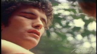 Pornô gay vintage entre homens jovens no meio da natureza Pornô gay vintage entre homens jovens no meio da natureza