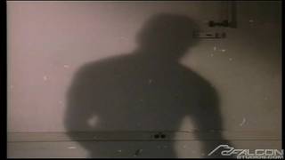 Prisioneiro tem seu traseiro dominado por vibradores Prisioneiro tem seu traseiro dominado por vibradores