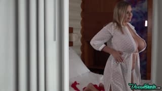 Vivian Blush nos mostrará seus peitos grandes e deliciosos. Vivian Blush nos mostrará seus peitos grandes e deliciosos.