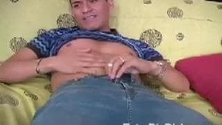 Anthony gosta de serrar seu pênis duro Anthony gosta de serrar seu pênis duro