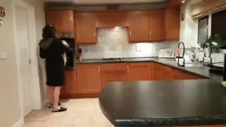 Dona de casa fodeu o estilo cãozinho na cozinha Dona de casa fodeu o estilo cãozinho na cozinha