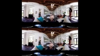Uma linda garota o monta em VR para nosso puro prazer