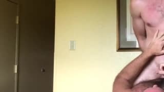 Dois coroas gostosos se divertem com boquetes, fodas e masturbação!