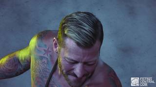 Hugh Hunter mergulha todas suas mãos no ânus de Teddy Bryce