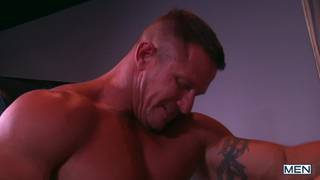 Tyler Morgan é fodido por um homem gay chamado Rock Tyler Morgan é fodido por um homem gay chamado Rock
