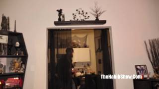 Morena sexy e tatuada com uma buceta cheia de tesão