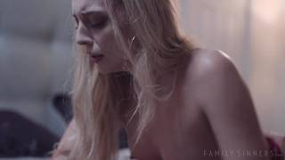 Lily Larimar é a pequena prostituta de seu padrasto e gosta de sexo