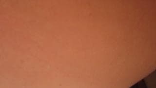 Yvonne fode sua pica de perto neste vídeo amador