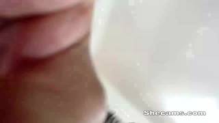 Trans de peitoes e com tesão fodem na webcam