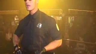 As garotas ficam loucas nessa festa de striptease empolgante