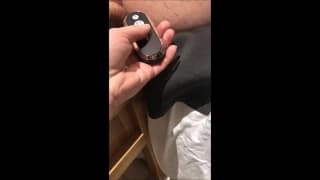 Casal amador aproveitando ao máximo uma máquina de sexo