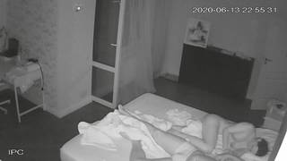 Ele quer que a sua namorada sugue seu galo até gozar