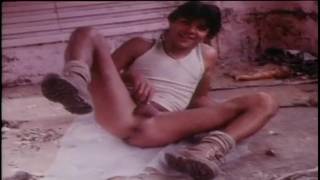 Este vídeo vintage é um vídeo com uma grande foda de bunda gay