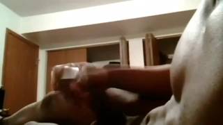 Krayz sozinho e excitado com seu pênis na mão