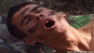 Victor está sempre feliz transando com Michael, Marc e Thomas