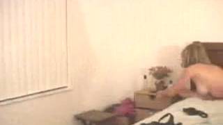 Desirae Spencer sendo fodida na cama e levando gozada