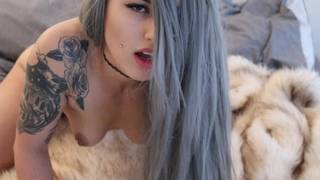 Octavia May nos seduz na frente da câmera neste ótimo filme