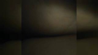 Ela adora ser fodida por trás e sentir a porra nas nádegas