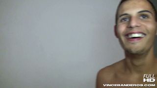 Gangbang francês para a jovem Jessica com sete caras ao mesmo tempo