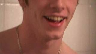 O jovem gay Thomas agarrando seu pênis para nós O jovem gay Thomas agarrando seu pênis para nós