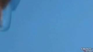 Três velhos gays têm um ménage à trois no sofá