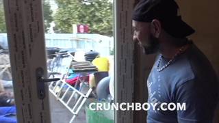 Esse cara não consegue resistir à visão desses homens se masturbando Esse cara não consegue resistir à visão desses homens se masturbando