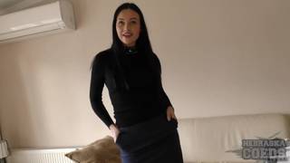 A gostosa Gabby Bella se exibe e se toca com paixão sexual A gostosa Gabby Bella se exibe e se toca com paixão sexual