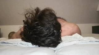 A buceta da mulher esguichando encima do marido A buceta da mulher esguichando encima do marido