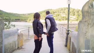 Alberto Blanco e Verona Sky dando uma foda na ponte ao ar livre