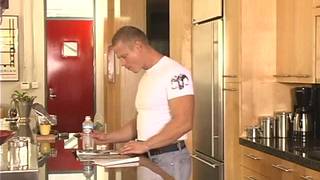 Garoto loiro jovem bate punheta enquanto vê pornografia Garoto loiro jovem bate punheta enquanto vê pornografia