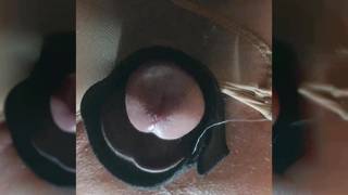 Meu pênis amarrado, me abro completamente e depois jorro Meu pênis amarrado, me abro completamente e depois jorro