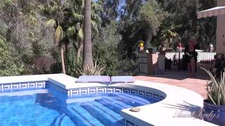 Mulher madura gosta de se masturbar e mostrar seus seios