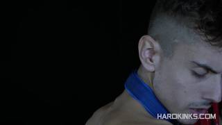 Dani Rivera se submete a dois empresários gays Dani Rivera se submete a dois empresários gays