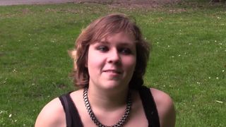 Um triângulo anal com essa bunda amadora