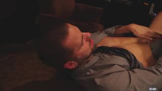 Brenden Cage adora senti-lo em sua bunda Brenden Cage adora senti-lo em sua bunda