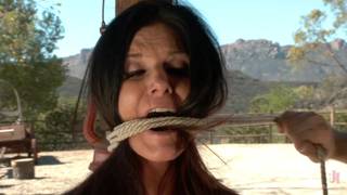 A cativa India Summer faz sexo oral A cativa India Summer faz sexo oral