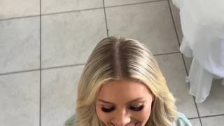 A loira amadora fica com o rosto coberto de porra de um pau preto