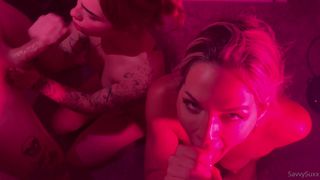 Casal amador faz sexo a três com uma garota e se diverte muito