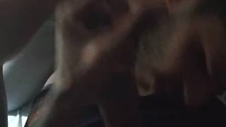 O pênis de Yuri recebe serviço sexual de um homem gay